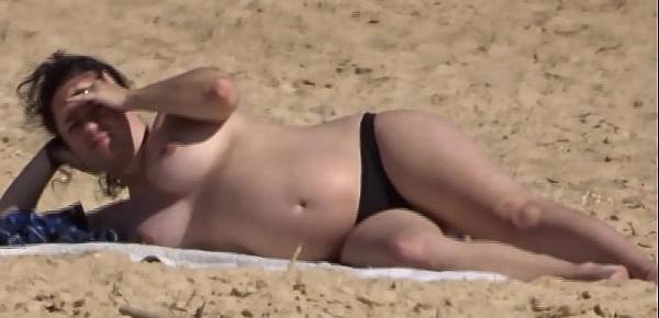  Beautiful busty pregnant topless at the beach 04